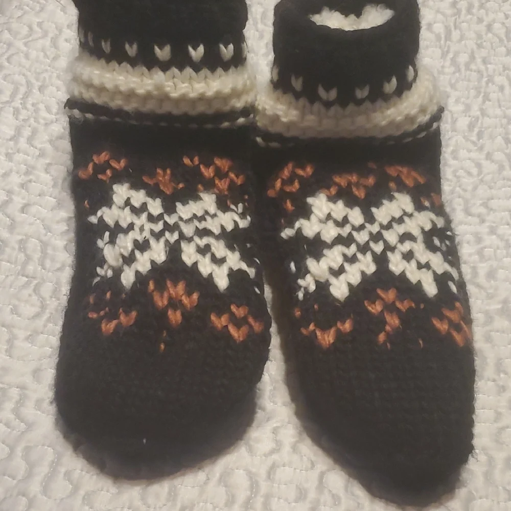 Cozy Black and White Knit Mittens - Picture 9 of 9